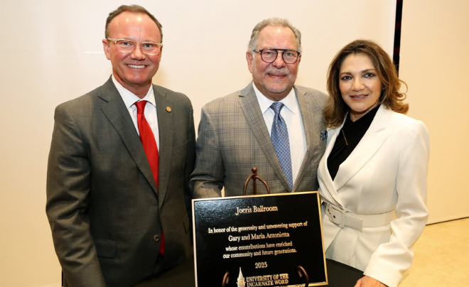 (L-R) Dr. Thomas M. Evans / UIW President; Gary and Maria Joeris / Honorees