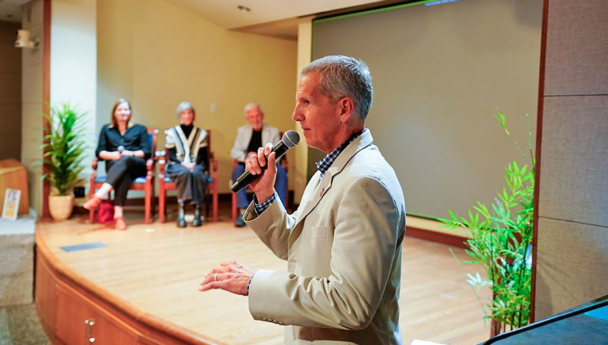 Dr. Rafael Hoyle